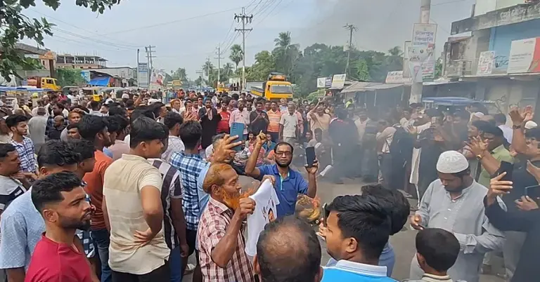 কর্মী সমর্থকদের বিক্ষোভ